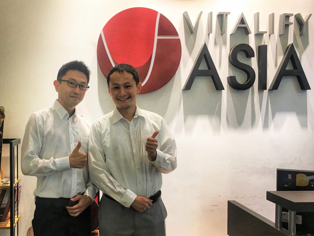 VFA（バイタリフィアジア）営業の石黒（右）と